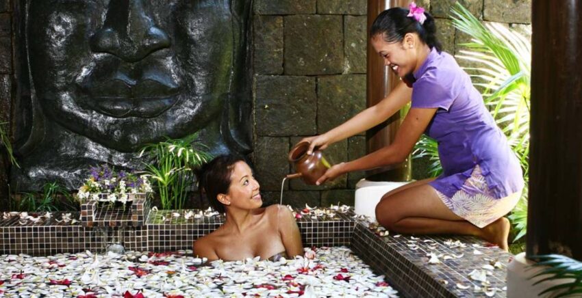 african-american-woman-getting-spa-treatment-in-C5FMPQH-q46ap3nrrtl6qi53pc5v4r6vn2kt4zgjgpu6ifjpps (1)